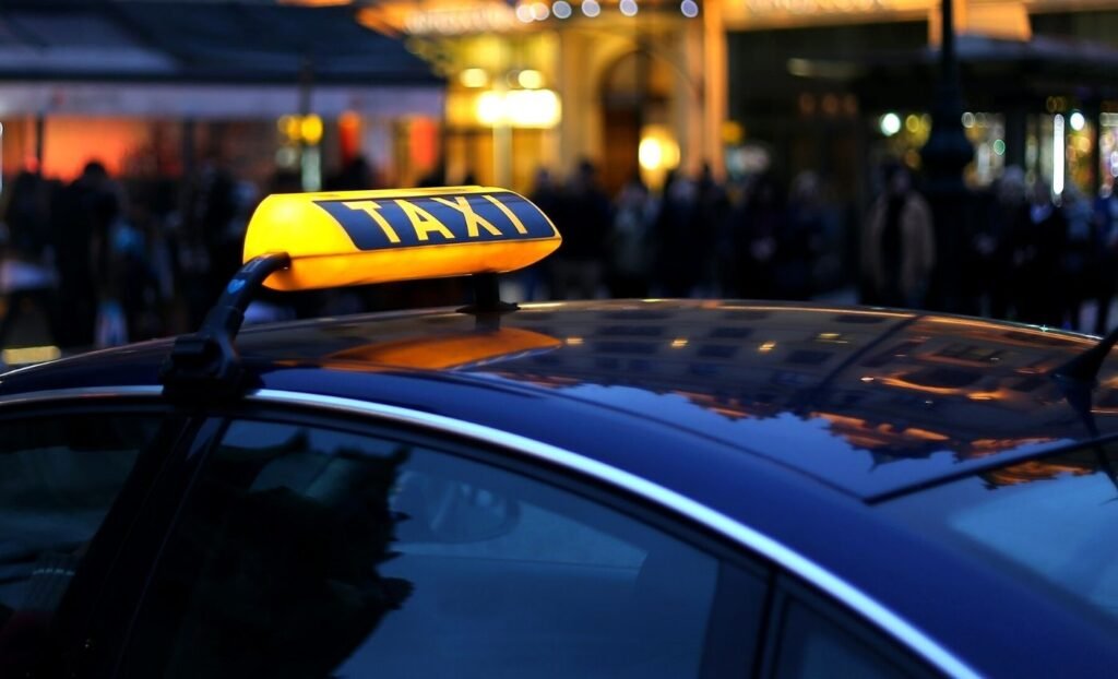 Taxi en Barcelona frente a Fira Barcelona Gran Via durante congresos y ferias internacionales